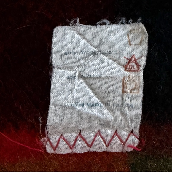 VINTAGE Red Green Plaid Wool blend Throw Blanket Made in Canada 60x60 - Picture 7 of 8